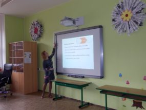 03-Přednáší Květa Krüger-pedagogická konzultantka v projektu Pomáháme školám k úspěchu